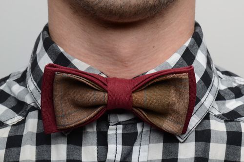 Handmade stylish bow tie sewn of costume fabric of dark red and brown colors - MADEheart.com