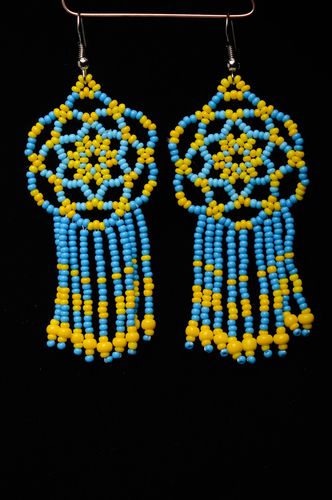 Longues boucles doreilles en perles de rocaille bleues et jaunes faites main - MADEheart.com