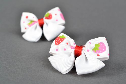 Pinzas para el pelo de cintas de reps con forma de lacitos - MADEheart.com