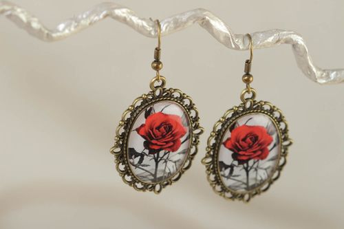 Pendientes de metal y esmalte de estilo vintage hechos a mano - MADEheart.com