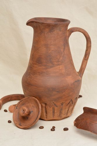 60 oz ceramic water jug with handle and lid with brown color 2,6 lb - MADEheart.com