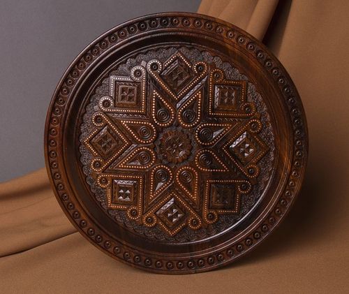 Plato tallado de madera - MADEheart.com