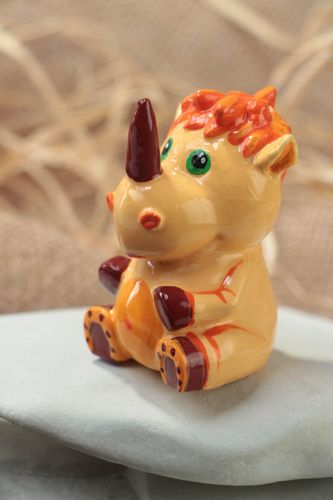 Statuetta in gesso fatta a mano figurina decorativa decorazione unicorno - MADEheart.com