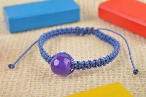 Bracelet tressé Bijou fait main bleu avec perle fantaisie Cadeau femme tendance - MADEheart.com