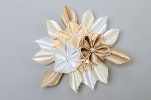 Barrette à cheveux fleur fait main couleur crème Accessoire femme en rubans - MADEheart.com