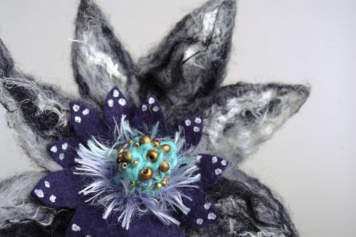 Barrette-broche faite main originale de laine - MADEheart.com