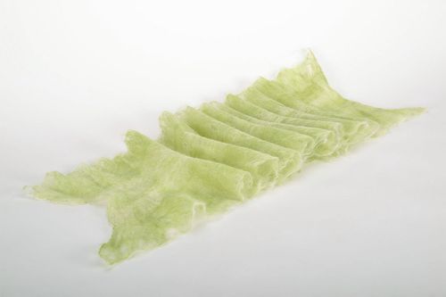 Cachecol de lã em técnica de feltragem de lã molhada  - MADEheart.com