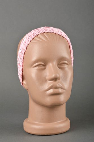 Handgemachter Schmuck dünnes Haarband Häkel Accessoire in Rosa für Mädchen - MADEheart.com