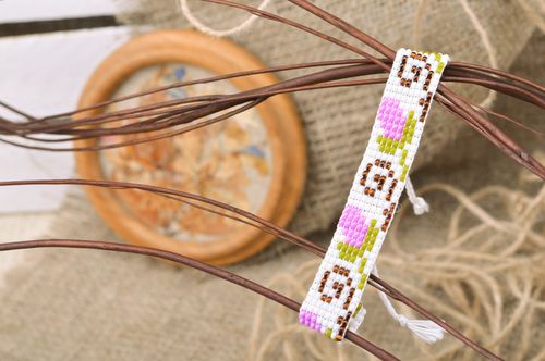 Stylish handmade womens wrist bracelet woven of beads and threads of light color with flower pattern - MADEheart.com