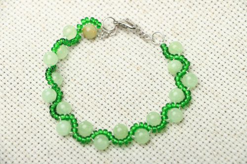 Bracelet en chrysolite et perles de rocaille fait main - MADEheart.com