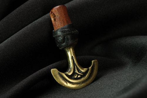 Pingente de bronze feito à mão Seta com o haste - MADEheart.com