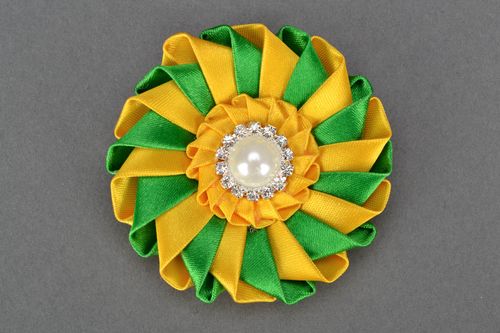 Broche fleur en satin jaune et verte faite main - MADEheart.com