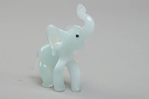 Lustige Lampwork Figurine Elefant aus Glas weiß - MADEheart.com