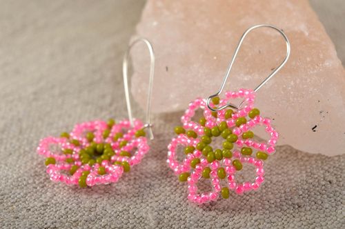 Handmade beaded flower earrings costume jewelry designs fashion trends - MADEheart.com