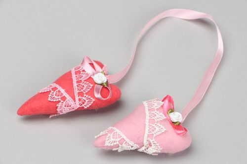 Pingente para interior em forma de dois corações. - MADEheart.com