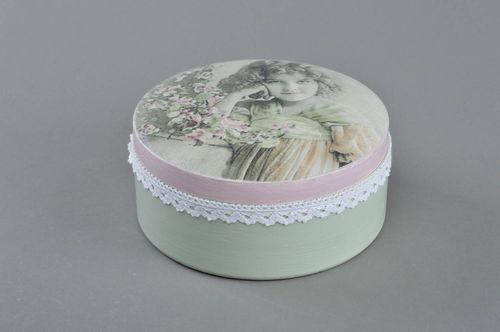 Portagioielli di legno fatto a mano scrignetto per gioielli in stile decoupage - MADEheart.com