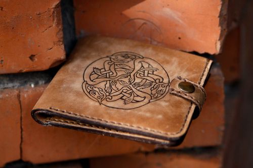 Unusual handmade leather wallet fashion trends leather goods small gifts - MADEheart.com