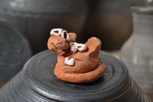Figurine céramique artisanale serpent et lièvre  - MADEheart.com