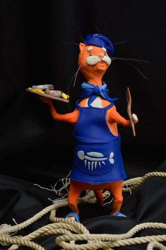 Schöne lustige kleine originelle handgemachte Figurine Katze aus Polymerton - MADEheart.com