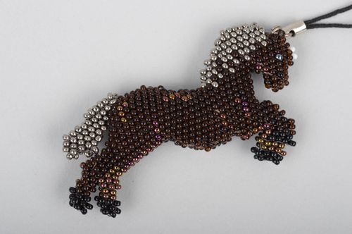 Porte-clés cheval en perles de rocaille fait main marron Accessoire original - MADEheart.com