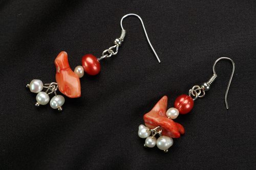 Earrings with pearls and coral stones - MADEheart.com