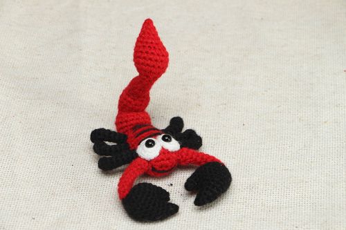 Jouet mou tricoté au crochet scorpion - MADEheart.com