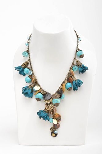 Ожерелье с бирюзой тканевыми цветами и стеклярусом ручной работы оригинальное - MADEheart.com