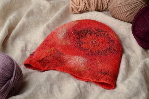 Red warm wool felted hat - MADEheart.com