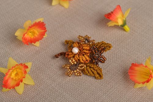 Handmade Blumen Brosche Makramee Schmuck Designer Accessoire originell - MADEheart.com