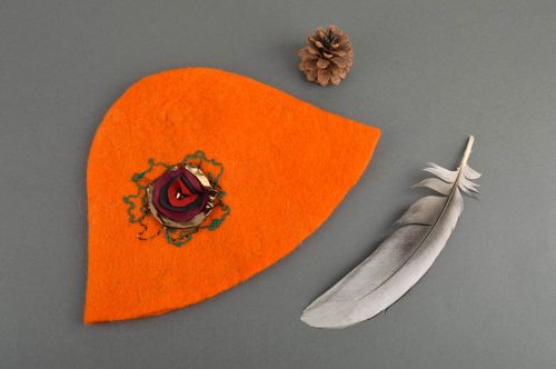 Gorro hecho a mano de tela con flor inusual regalo original sombrero de moda - MADEheart.com
