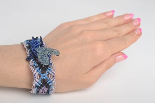 Handmade Schmuck Set Broschen Modeschmuck und geflochtenes Armband aus Stoff - MADEheart.com