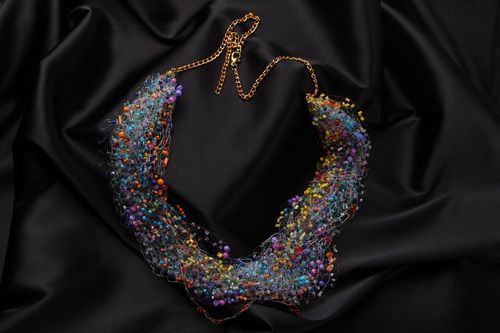 Colar artesanal de miçangas Arco íris  - MADEheart.com