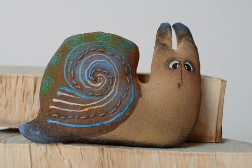 Handgemachter Magnet an Kühlschrank mit Kaffeetränkung in Form von Schnecke  - MADEheart.com