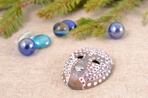 Maschera in ceramica piccola fatta a mano dipinta souvenir da parete originale  - MADEheart.com