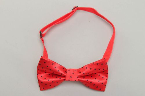 Red polka dot satin fabric bow tie - MADEheart.com