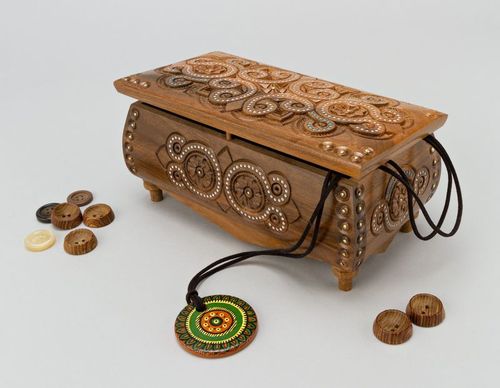 Carved wooden box with inlay - MADEheart.com