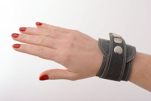 Black leather bracelet with buttons - MADEheart.com