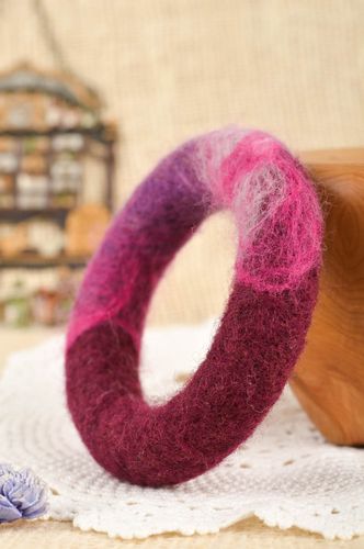 Bracciale di lana fatto a mano accessorio originale braccialetto di moda - MADEheart.com