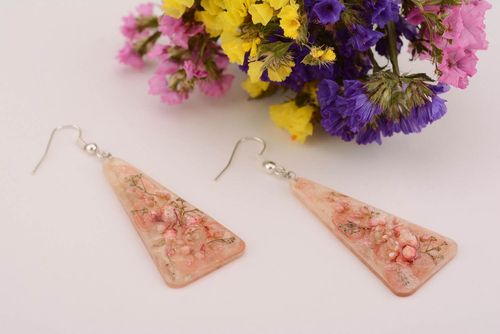 Orecchini con fiori secchi fatti a mano accessorio originale resina rpossidica - MADEheart.com