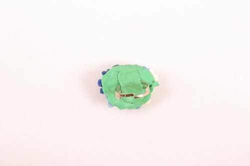 Plastic flower ring - MADEheart.com