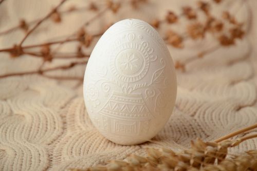 Пасхальное яйцо в технике травления уксусом белое - MADEheart.com