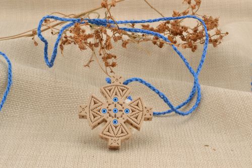 Cruz no pescoço - MADEheart.com