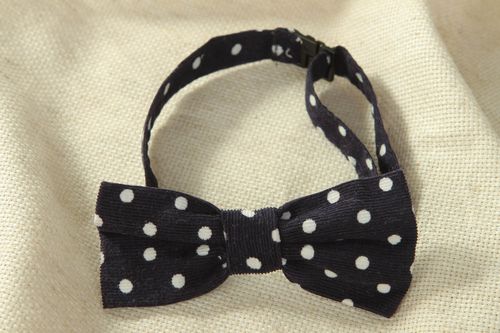 Polka dot velvet fabric bow tie - MADEheart.com