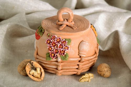 Pote artesanal decorativo com tampa pintado com tintas acrílicas, cober - MADEheart.com