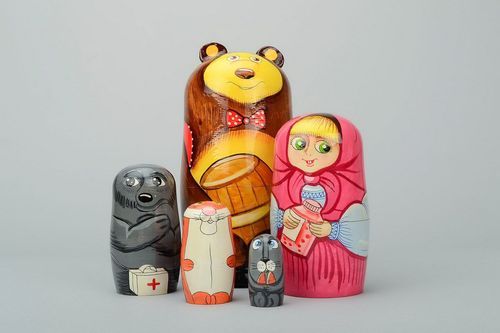 Matrioska dipinta fatta a mano decorazione da casa bambole russe di legno - MADEheart.com