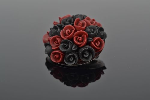 Broche en pâte polymère faite main noire bordeaux - MADEheart.com