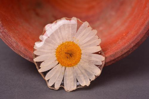 Broche marguerite naturelle Bijou fait main design élégant Cadeau femme - MADEheart.com