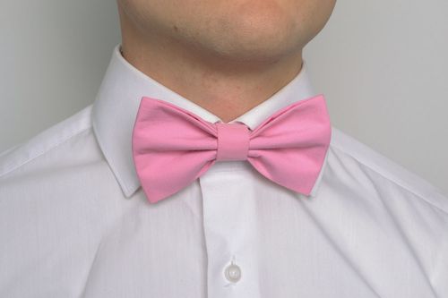 Pink bow tie - MADEheart.com