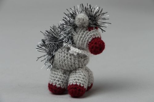 Brinquedo macio de malha feito à mão em forma de um burro  - MADEheart.com