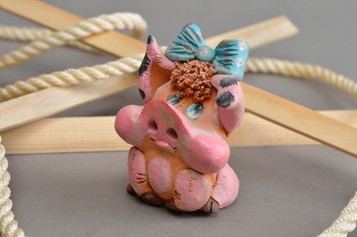 Figurine céramique cochon pensif faite main décoration maison originale - MADEheart.com